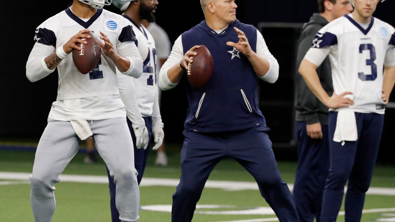 Cowboys' Prescott clicks quickly with new QB coach Kitna